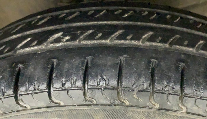 2012 Maruti Wagon R 1.0 LXI CNG, CNG, Manual, 96,652 km, Right Front Tyre Tread