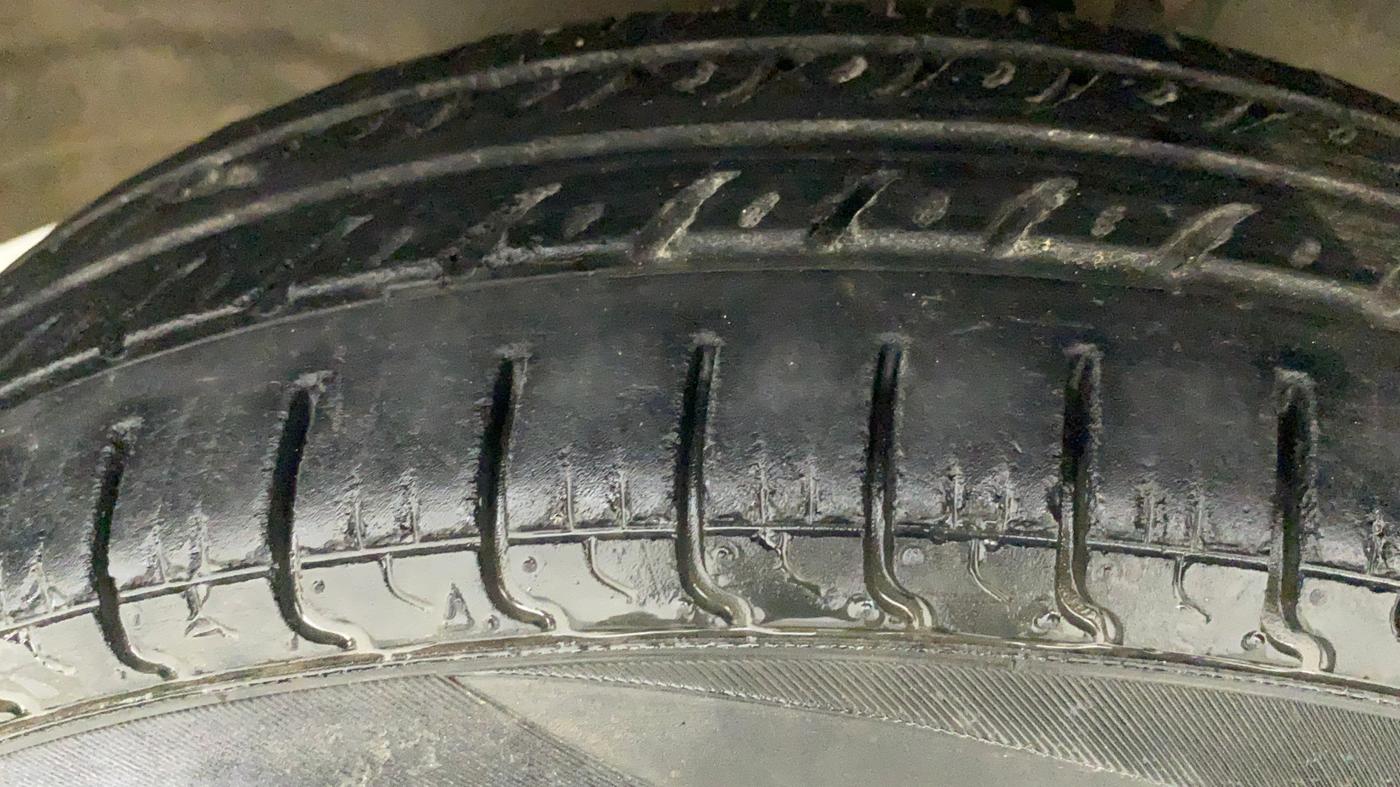 2012 Maruti Wagon R 1.0 LXI CNG, CNG, Manual, 96,652 km, Left Front Tyre Tread