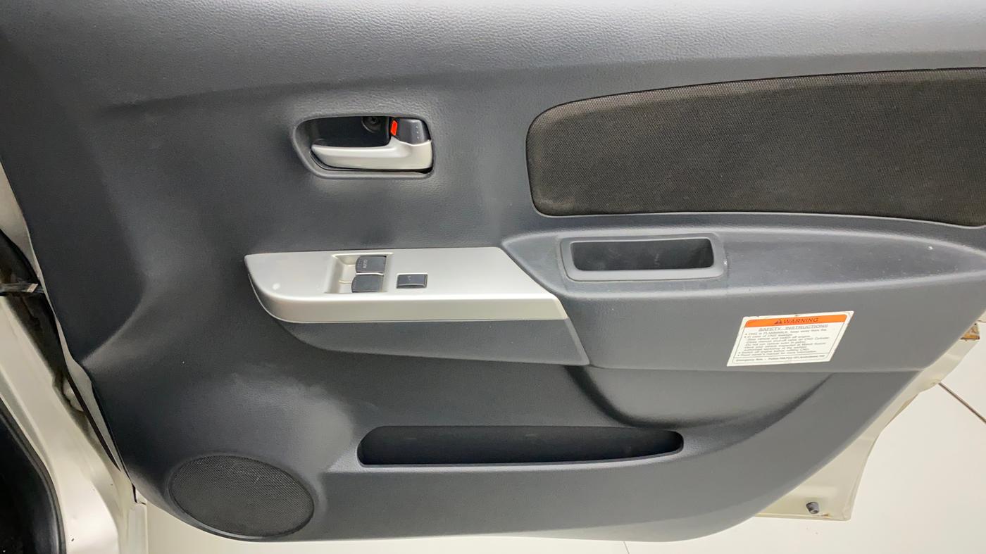 2012 Maruti Wagon R 1.0 LXI CNG, CNG, Manual, 96,652 km, Driver Side Door Panels Control