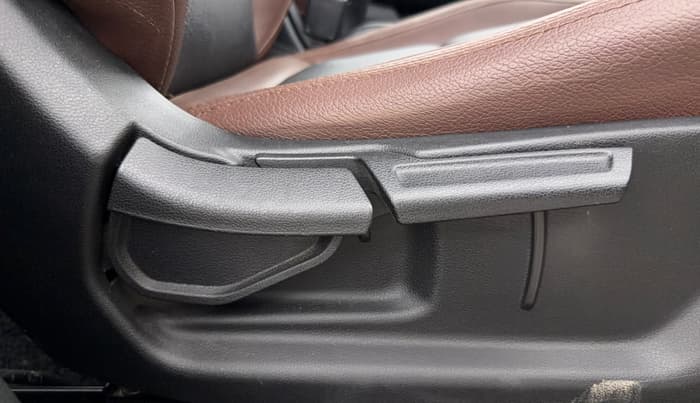 2019 Hyundai VENUE SX PLUS 1.0 TURBO DCT, Petrol, Automatic, 41,048 km, Driver Side Adjustment Panel