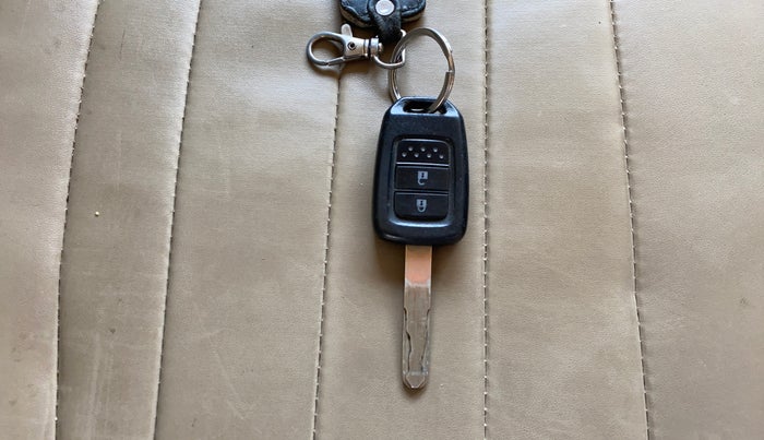 2020 Honda Amaze 1.2L I-VTEC S, CNG, Manual, 65,296 km, Key Close Up