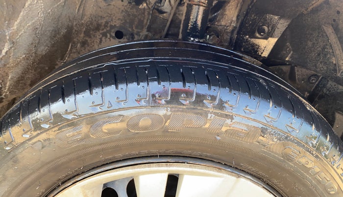 2020 Honda Amaze 1.2L I-VTEC S, CNG, Manual, 65,296 km, Right Front Tyre Tread