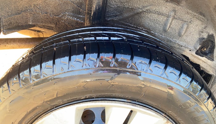 2020 Honda Amaze 1.2L I-VTEC S, CNG, Manual, 65,296 km, Right Rear Tyre Tread