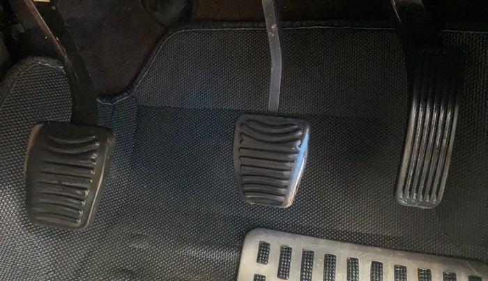 2015 Mahindra XUV500 W8, Diesel, Manual, 1,16,382 km, Pedals