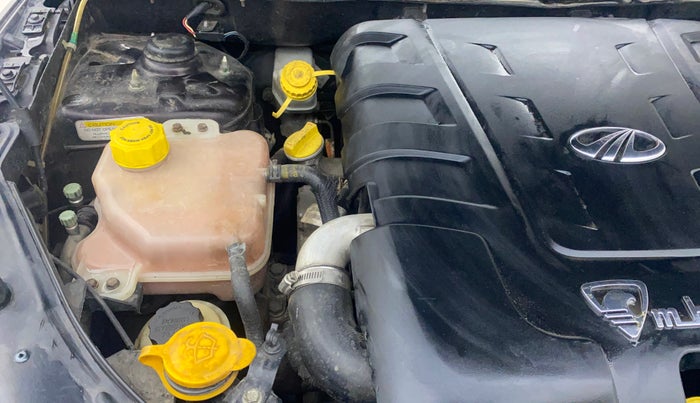 2015 Mahindra XUV500 W8, Diesel, Manual, 1,16,382 km, Engine View - Right