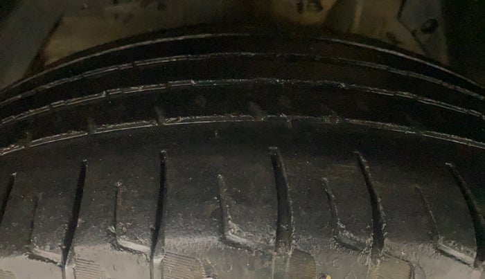 2015 Mahindra XUV500 W8, Diesel, Manual, 1,16,382 km, Left Front Tyre Tread