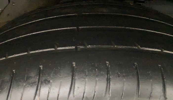 2015 Mahindra XUV500 W8, Diesel, Manual, 1,16,382 km, Left Rear Tyre Tread