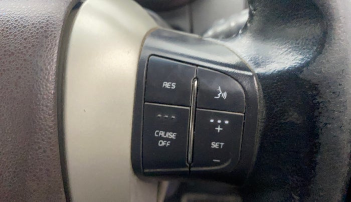 2015 Mahindra XUV500 W8, Diesel, Manual, 1,16,382 km, Adaptive Cruise Control