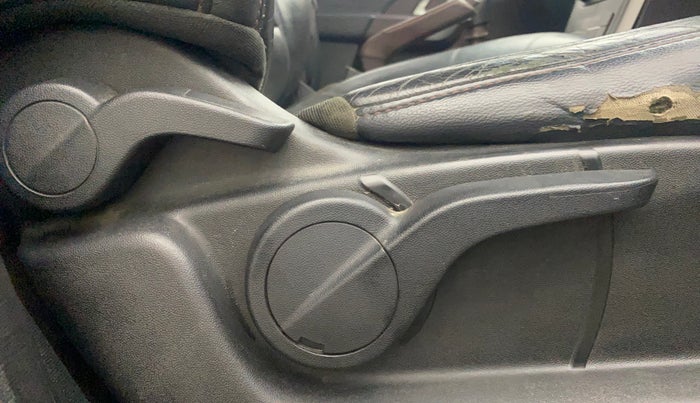 2015 Mahindra XUV500 W8, Diesel, Manual, 1,16,382 km, Driver Side Adjustment Panel