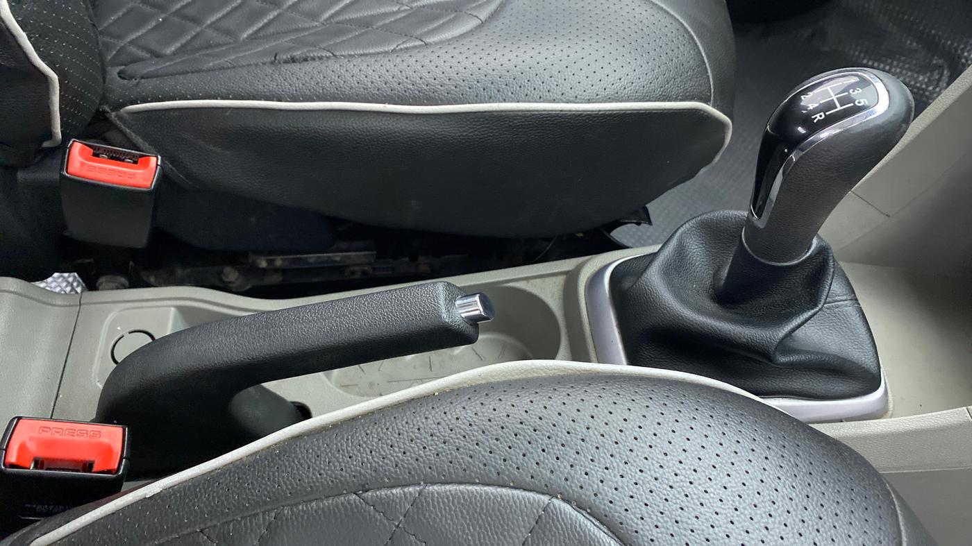 2017 Tata Tiago XZ 1.2 REVOTRON, Petrol, Manual, 52,711 km, Gear Lever