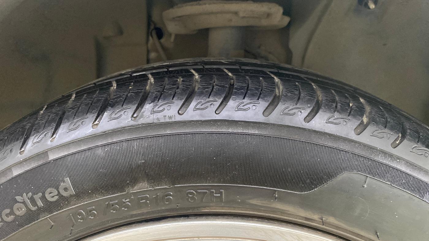 2021 Tata ALTROZ XT PETROL, Petrol, Manual, 34,077 km, Right Front Tyre Tread