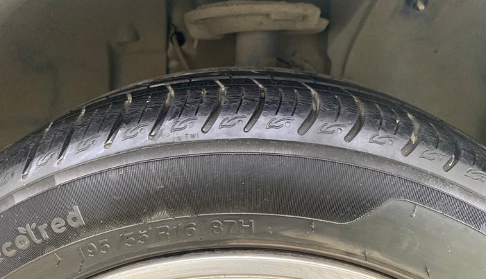 2021 Tata ALTROZ XT PETROL, Petrol, Manual, 34,077 km, Right Front Tyre Tread