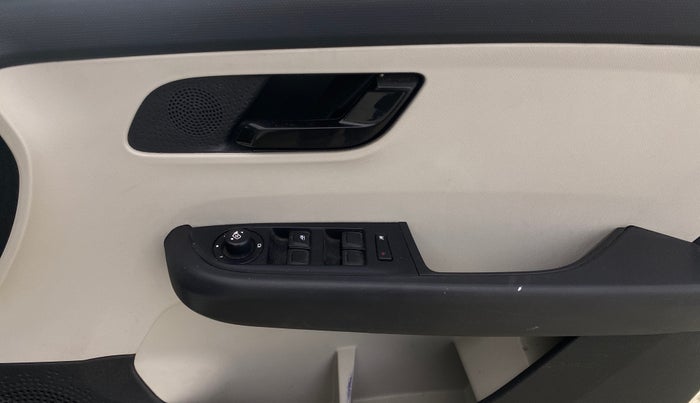 2021 Tata ALTROZ XT PETROL, Petrol, Manual, 34,077 km, Driver Side Door Panels Control