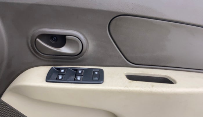 2018 Renault Lodgy 85 PS RXE 8 STR, Diesel, Manual, 31,440 km, Driver Side Door Panels Control