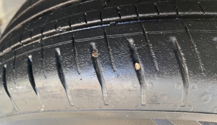 2021 Hyundai VENUE S 1.2, Petrol, Manual, 34,827 km, Right Front Tyre Tread