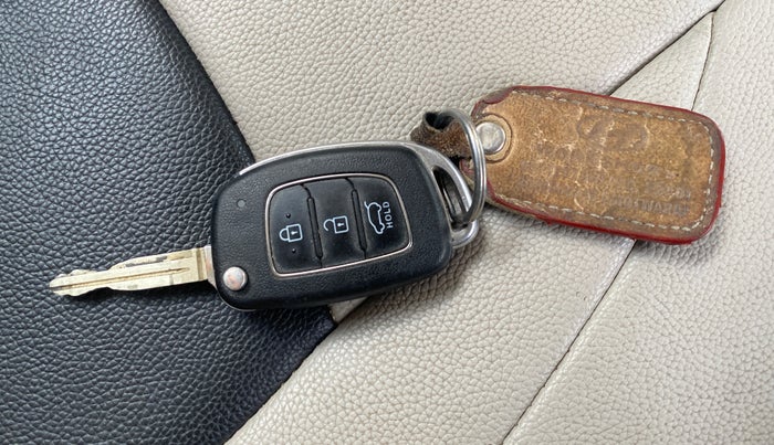 2021 Hyundai VENUE S 1.2, Petrol, Manual, 34,827 km, Key Close Up