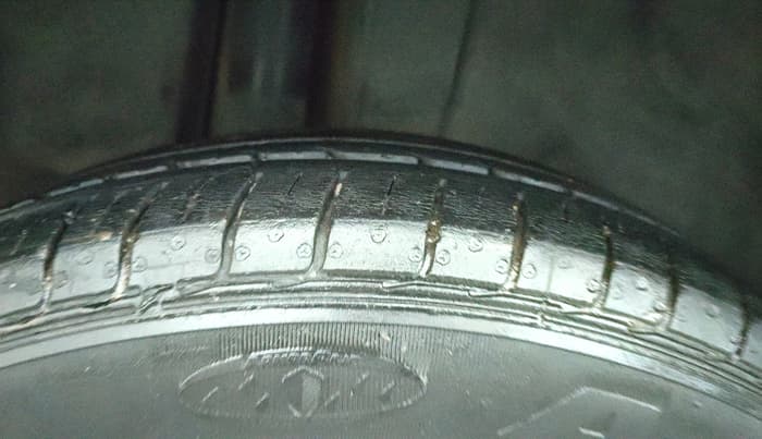 2017 Maruti Ciaz ZDI SHVS, Diesel, Manual, 74,544 km, Right Rear Tyre Tread