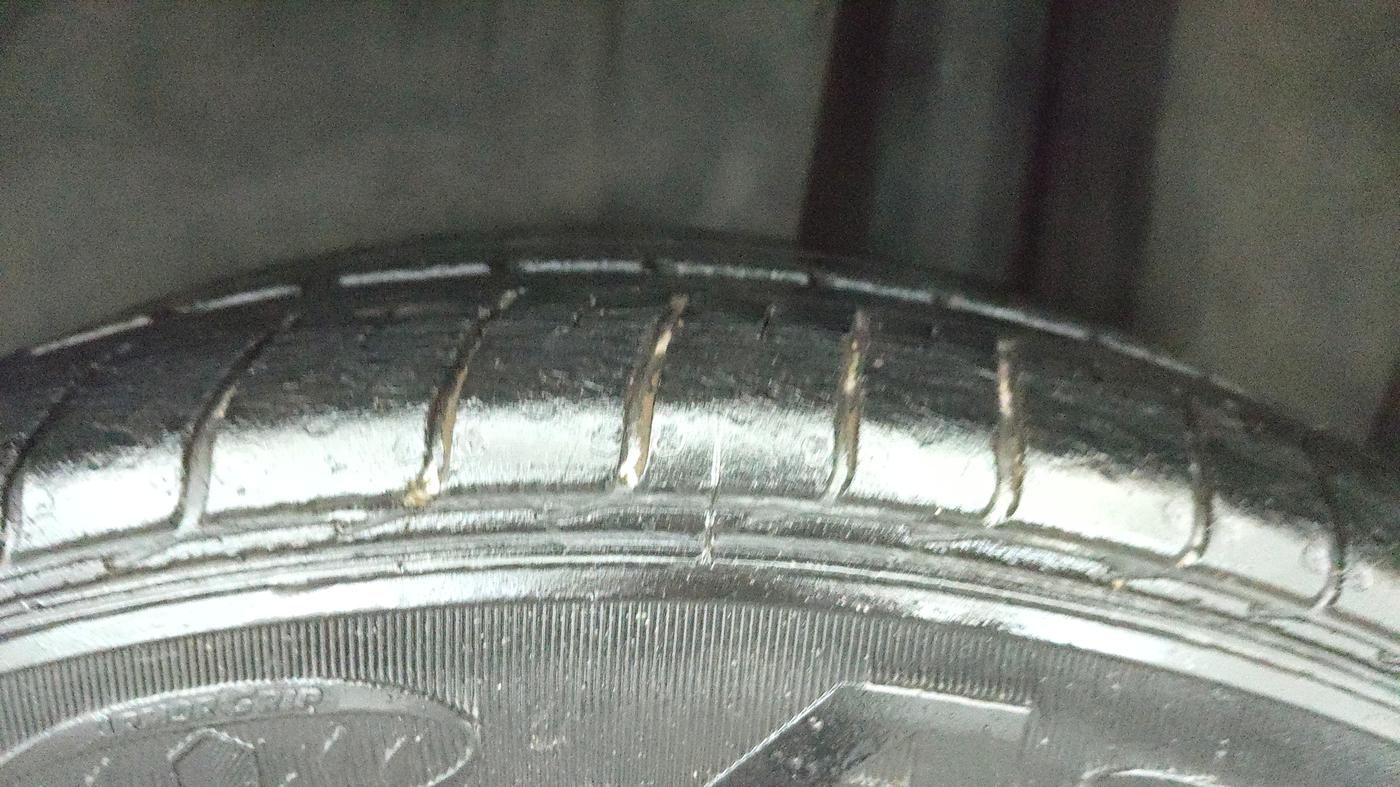 2017 Maruti Ciaz ZDI SHVS, Diesel, Manual, 74,555 km, Left Rear Tyre Tread