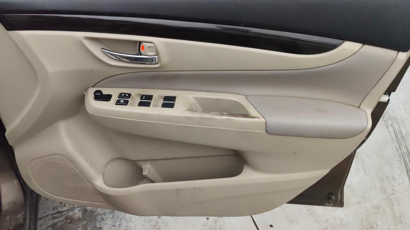 2017 Maruti Ciaz ZDI SHVS, Diesel, Manual, 74,555 km, Driver Side Door Panels Control
