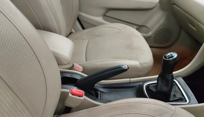 2017 Maruti Ciaz ZDI SHVS, Diesel, Manual, 74,544 km, Gear Lever