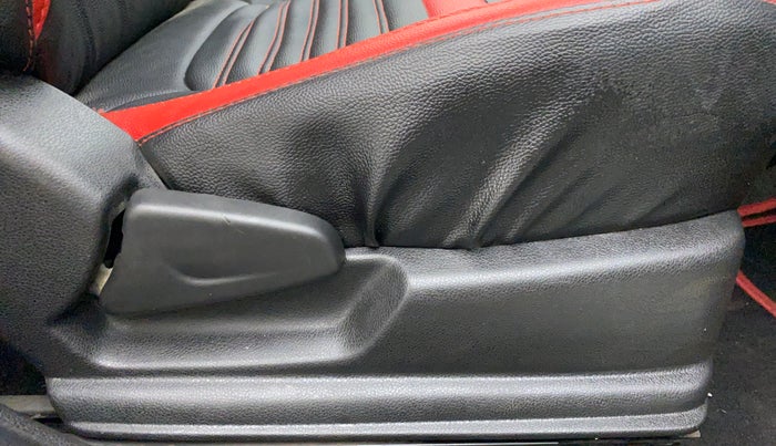 2019 Renault Kwid 1.0 RXT Opt, Petrol, Manual, 31,698 km, Driver Side Adjustment Panel