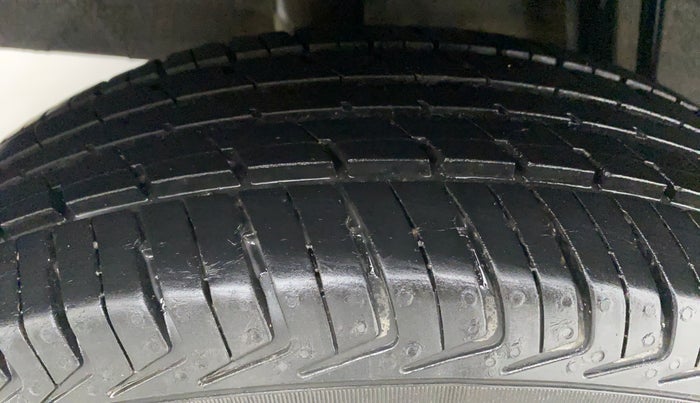 2019 Renault Kwid 1.0 RXT Opt, Petrol, Manual, 31,698 km, Right Rear Tyre Tread