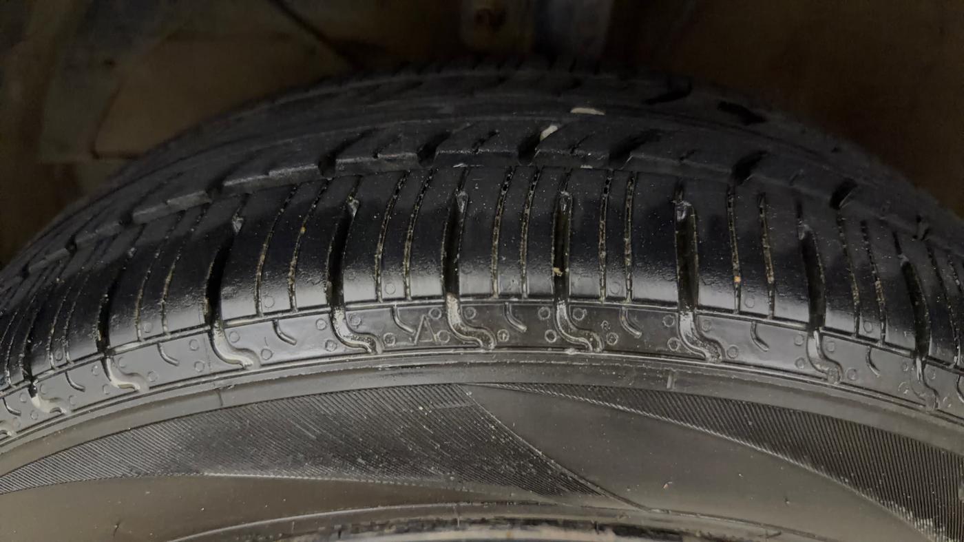 2017 Maruti Baleno DELTA PETROL 1.2, Petrol, Manual, 87,405 km, Left Front Tyre Tread