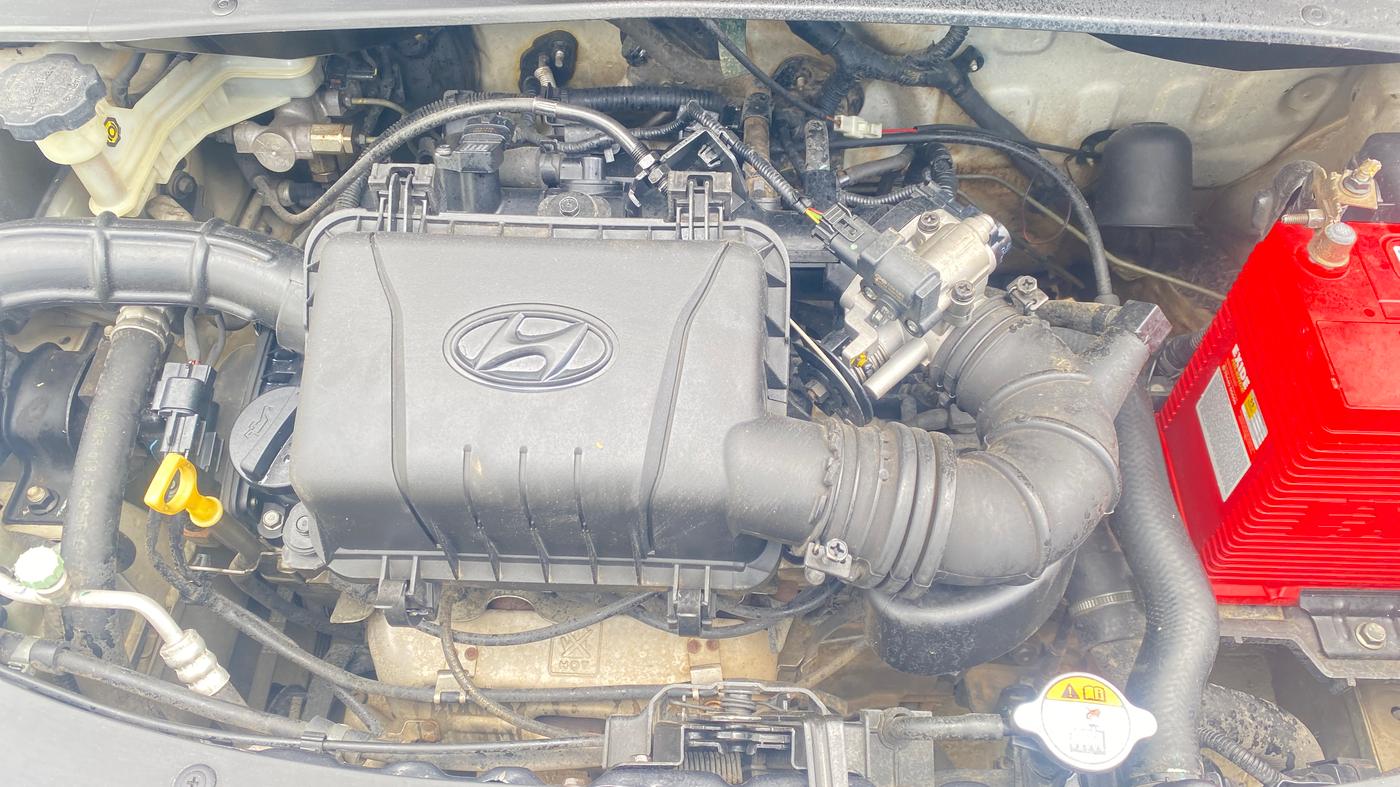 2014 Hyundai i10 MAGNA 1.1, Petrol, Manual, 57,429 km, Engine View