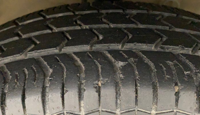 2013 Maruti Swift Dzire VXI, Petrol, Manual, 65,605 km, Right Front Tyre Tread