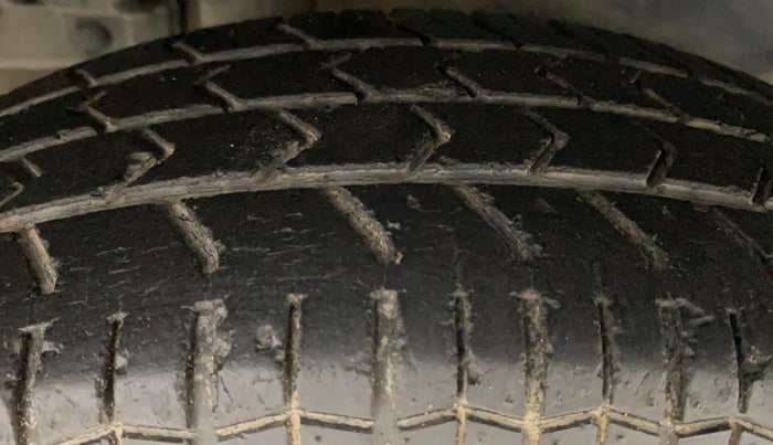2013 Maruti Swift Dzire VXI, Petrol, Manual, 65,605 km, Right Rear Tyre Tread