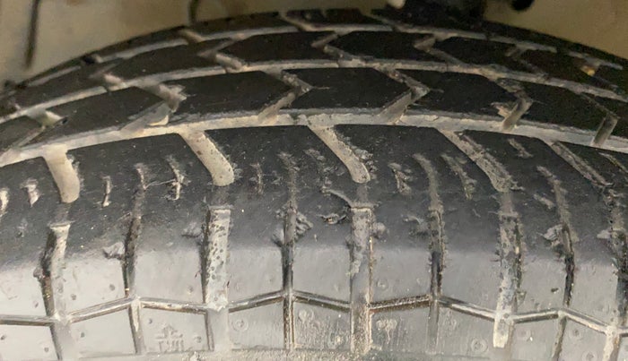 2013 Maruti Swift Dzire VXI, Petrol, Manual, 65,605 km, Left Front Tyre Tread