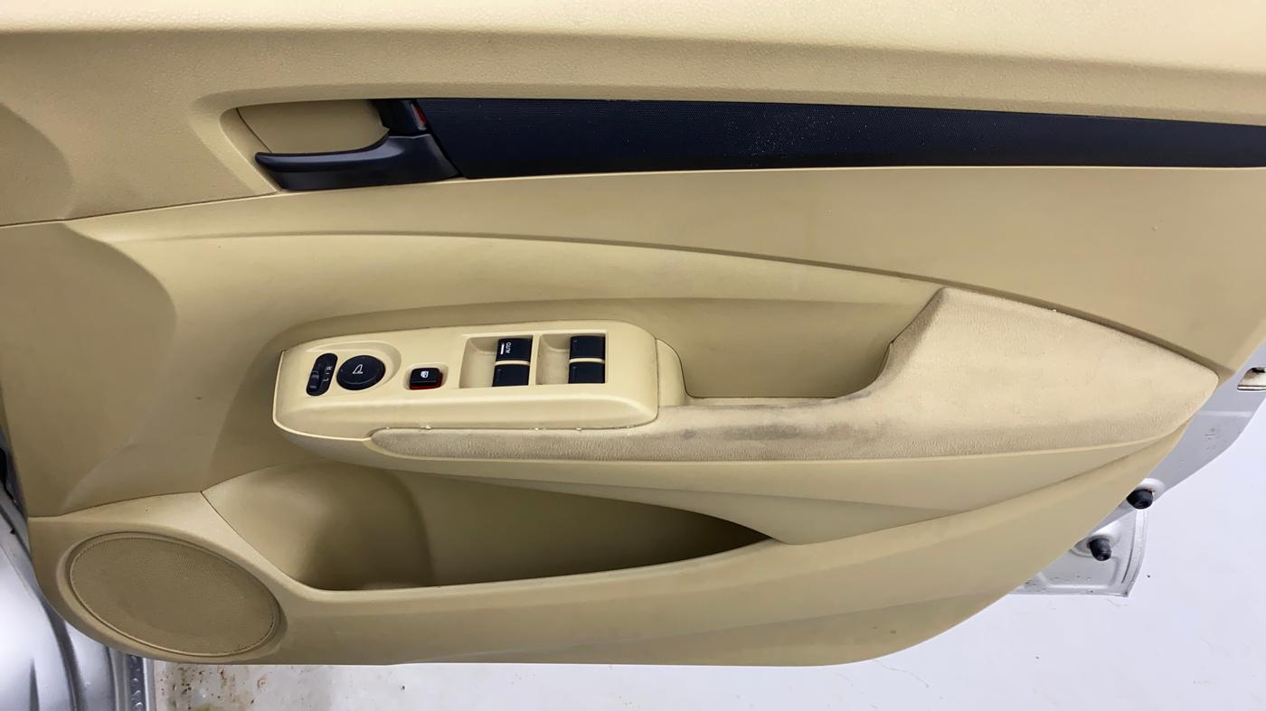 2012 Honda City 1.5L I-VTEC S AT, Petrol, Automatic, 1,28,943 km, Driver Side Door Panels Control
