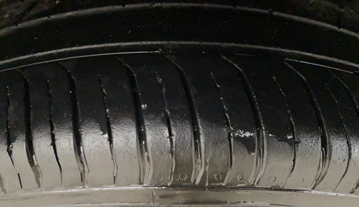 2023 Renault TRIBER RXZ AMT, Petrol, Automatic, 15,606 km, Right Rear Tyre Tread