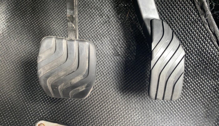 2023 Renault TRIBER RXZ AMT, Petrol, Automatic, 15,606 km, Pedals