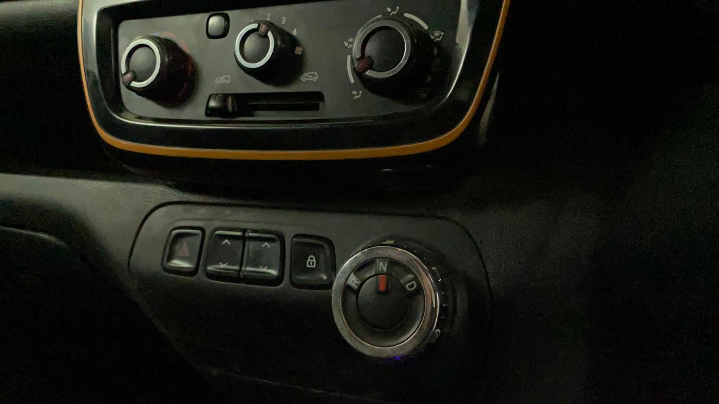 2018 Renault Kwid CLIMBER 1.0 AMT, Petrol, Automatic, 44,922 km, Gear Lever