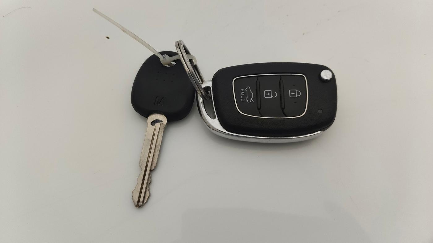 2022 Hyundai AURA S 1.2 CNG, CNG, Manual, 32,964 km, Key Close Up