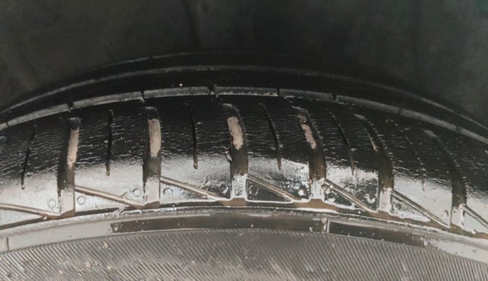 2022 Hyundai AURA S 1.2 CNG, CNG, Manual, 32,964 km, Right Front Tyre Tread