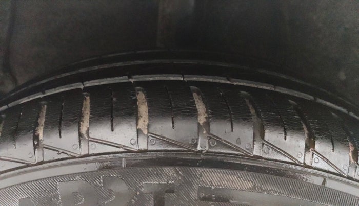 2022 Hyundai AURA S 1.2 CNG, CNG, Manual, 32,964 km, Right Rear Tyre Tread