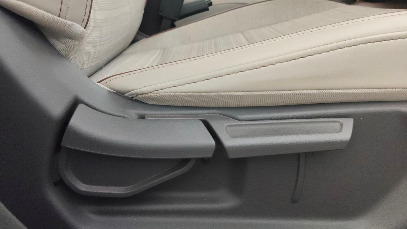 2022 Hyundai AURA S 1.2 CNG, CNG, Manual, 32,964 km, Driver Side Adjustment Panel