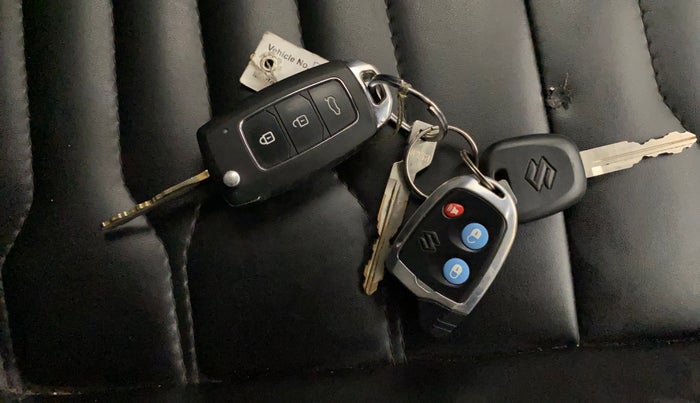 2021 Maruti Swift LXI, CNG, Manual, 92,464 km, Key Close Up