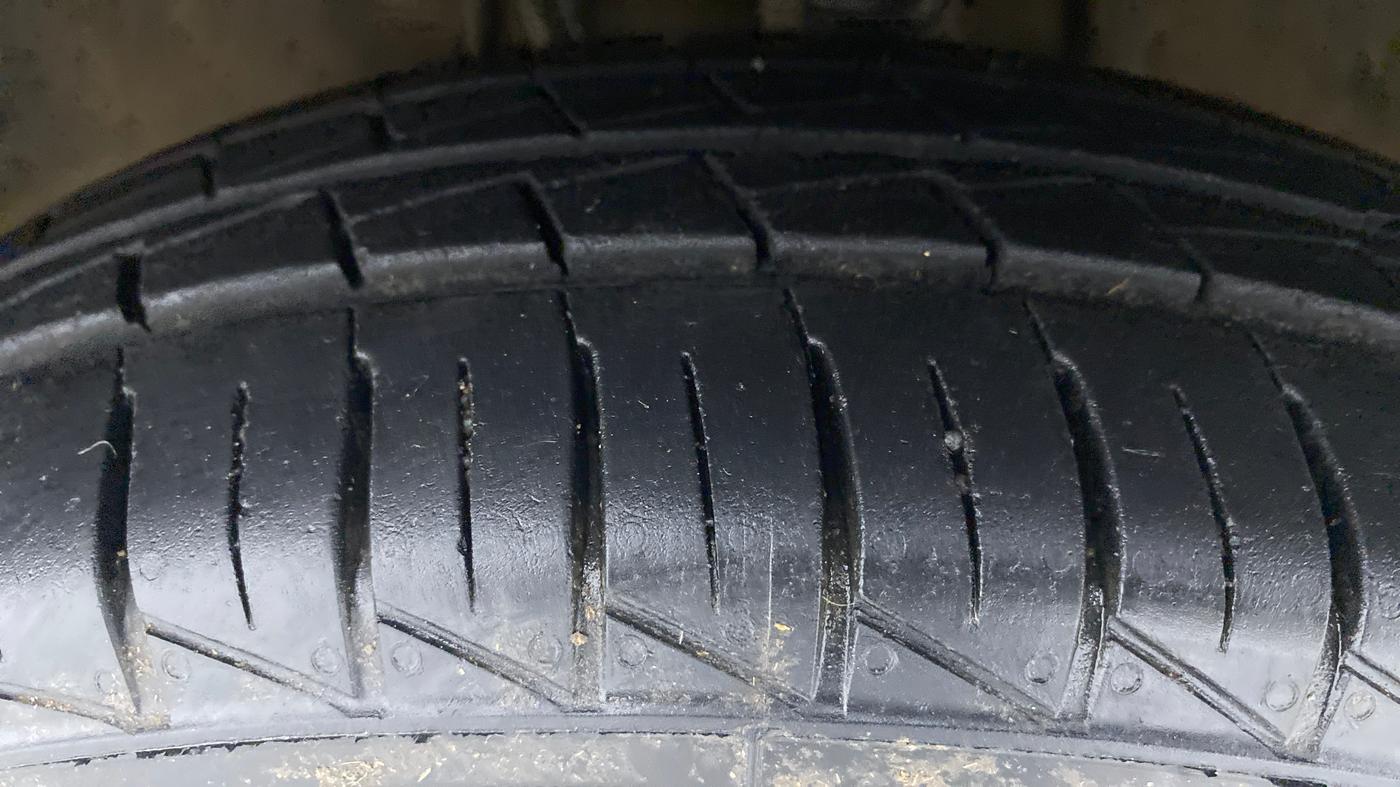 2022 Maruti Alto VXI PLUS, Petrol, Manual, 13,095 km, Left Front Tyre Tread