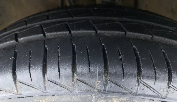 2022 Maruti Alto VXI PLUS, Petrol, Manual, 13,095 km, Left Front Tyre Tread