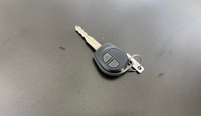 2016 Maruti Swift LXI, Petrol, Manual, 70,923 km, Key Close Up