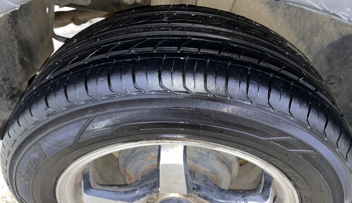 2016 Maruti Swift LXI, Petrol, Manual, 70,923 km, Right Rear Tyre Tread
