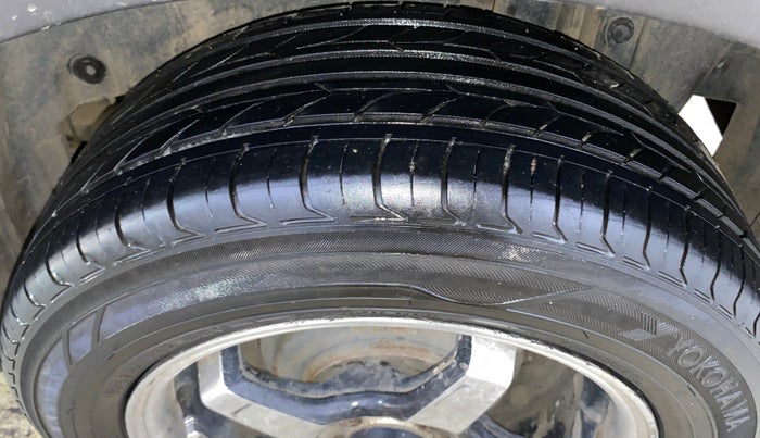 2016 Maruti Swift LXI, Petrol, Manual, 70,923 km, Left Rear Tyre Tread