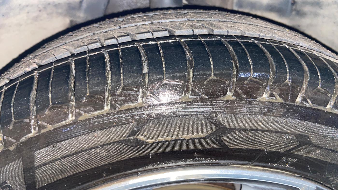 2022 Tata TIGOR XZA PLUS PETROL, Petrol, Automatic, 49,049 km, Right Front Tyre Tread