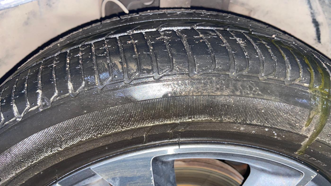 2022 Tata TIGOR XZA PLUS PETROL, Petrol, Automatic, 49,049 km, Left Front Tyre Tread