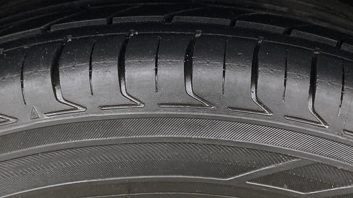 2014 Ford Ecosport TITANIUM 1.5L PETROL AT, Petrol, Automatic, 66,583 km, Right Rear Tyre Tread