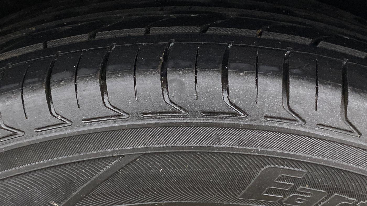 2014 Ford Ecosport TITANIUM 1.5L PETROL AT, Petrol, Automatic, 66,583 km, Left Rear Tyre Tread