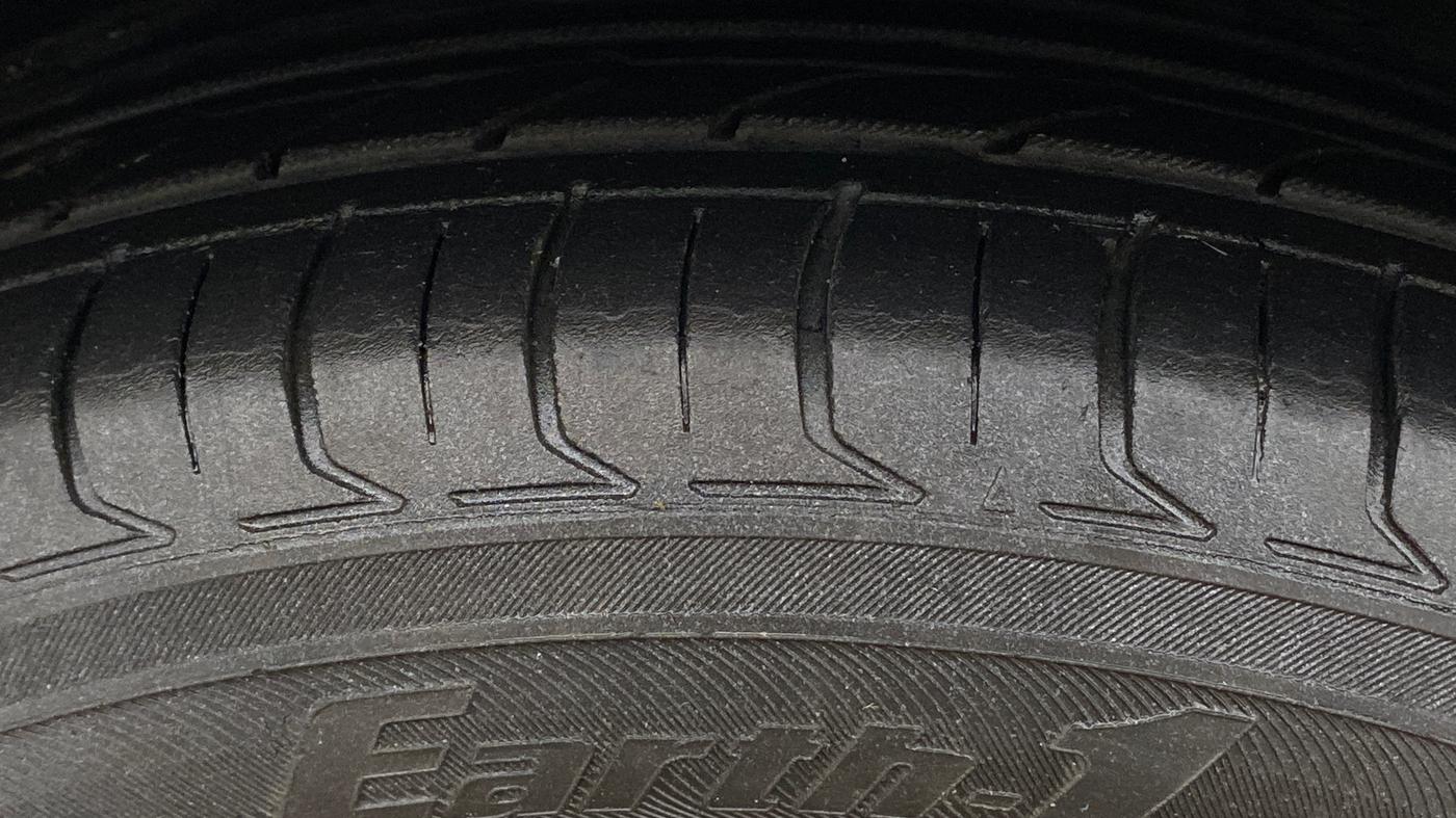 2014 Ford Ecosport TITANIUM 1.5L PETROL AT, Petrol, Automatic, 66,583 km, Left Front Tyre Tread